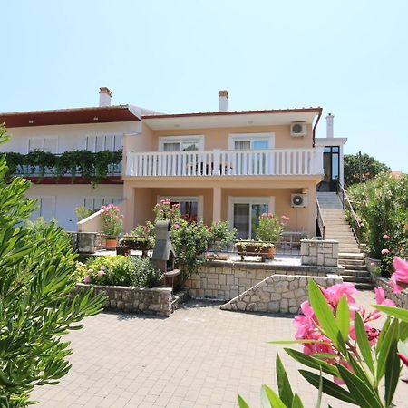 Apartments Grskovic G. Jesenovica Šilo Esterno foto