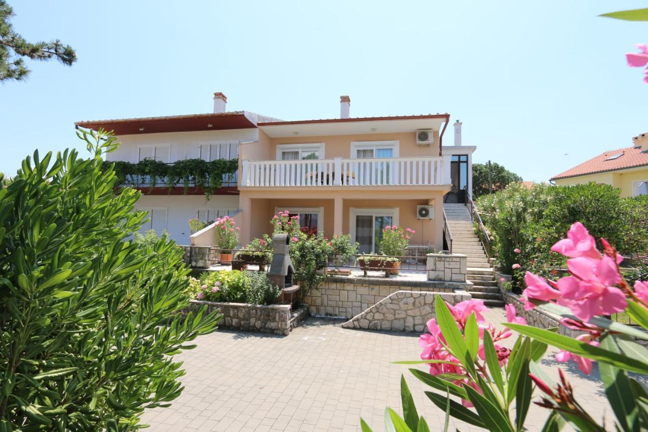 Apartments Grskovic G. Jesenovica Šilo Esterno foto