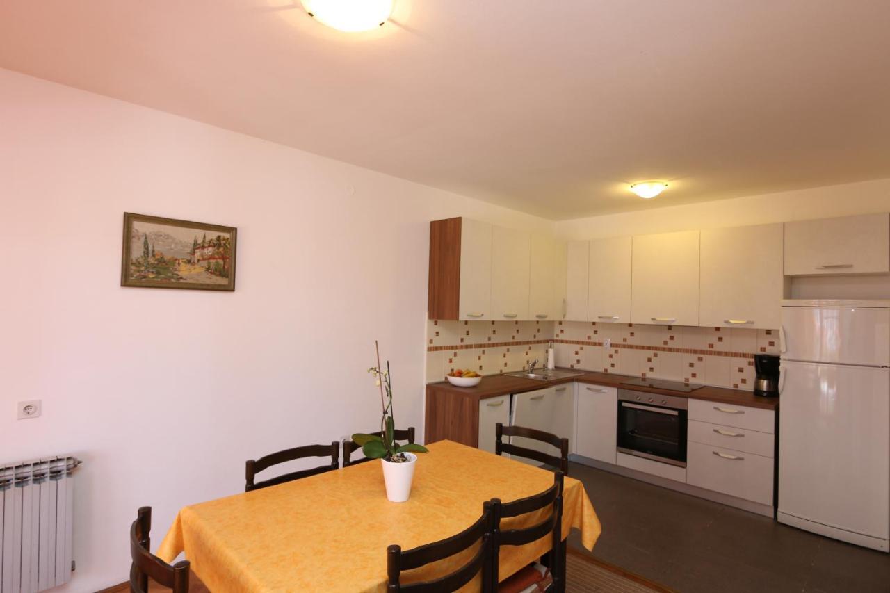 Apartments Grskovic G. Jesenovica Šilo Esterno foto