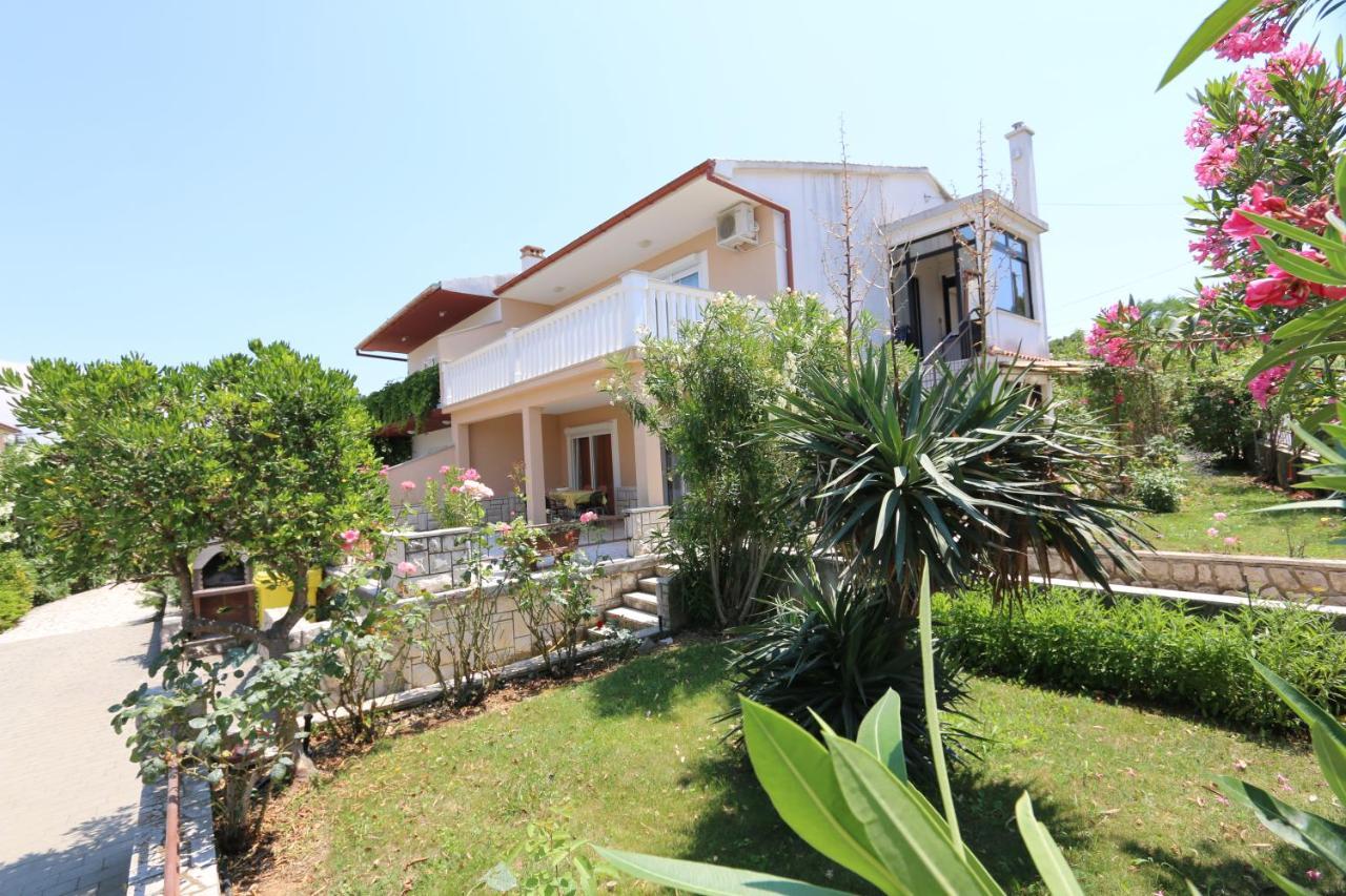 Apartments Grskovic G. Jesenovica Šilo Esterno foto