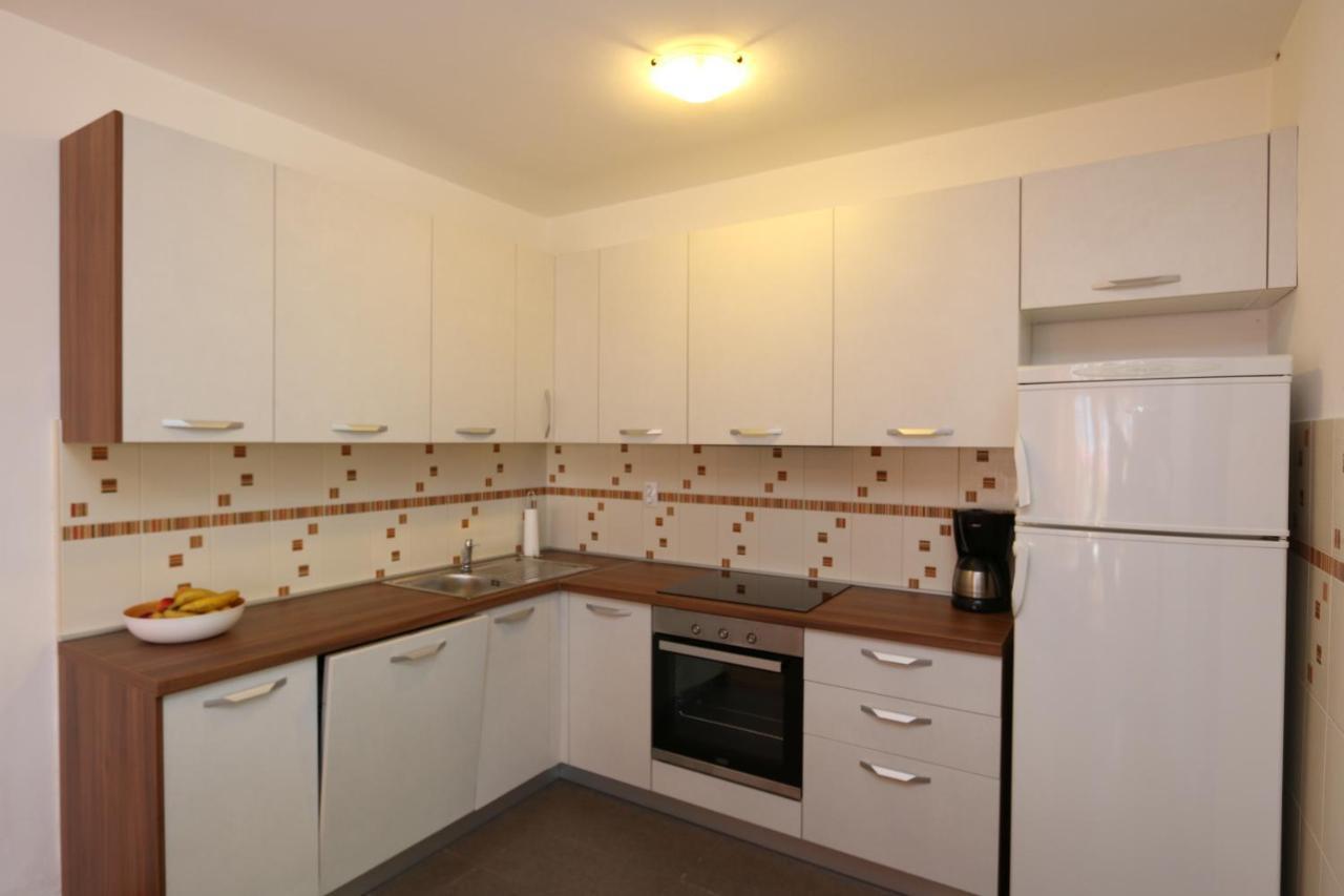 Apartments Grskovic G. Jesenovica Šilo Esterno foto