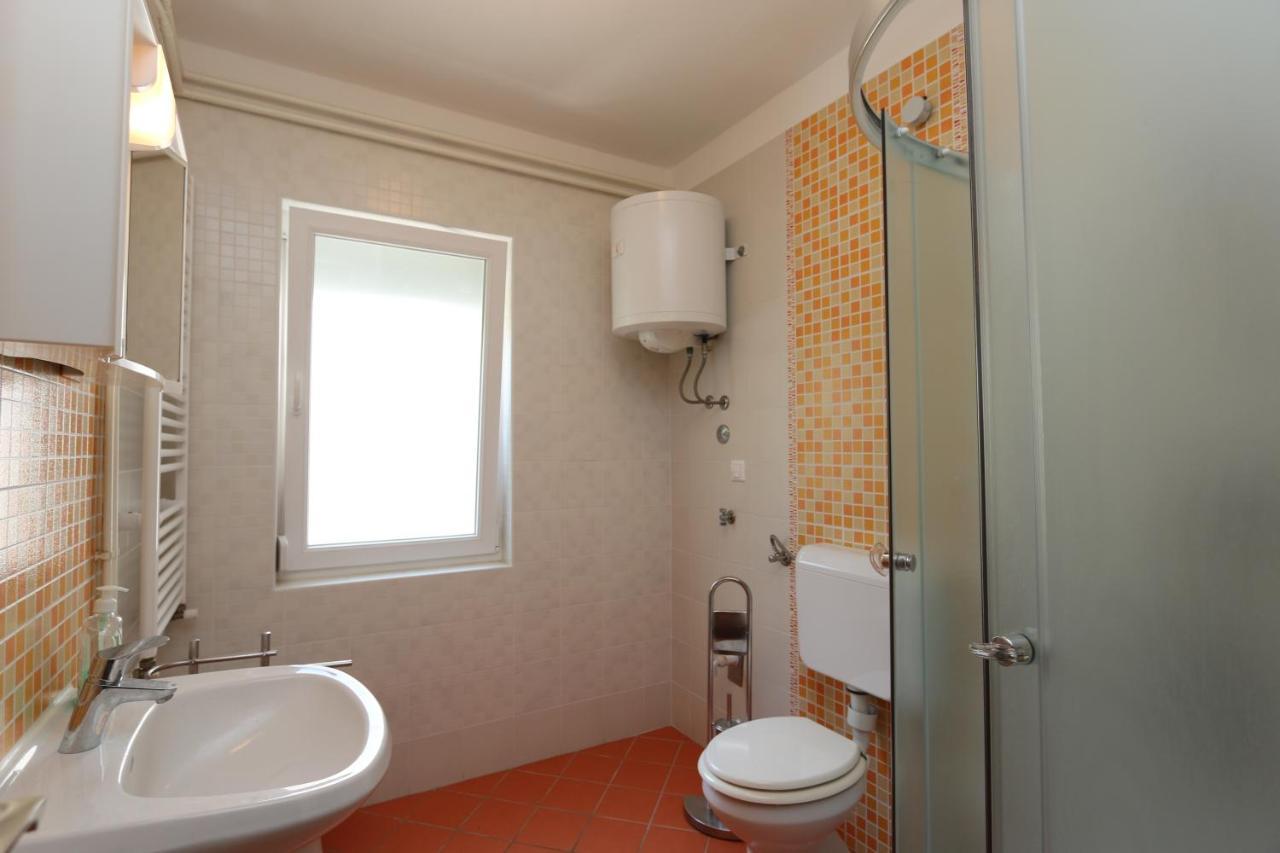 Apartments Grskovic G. Jesenovica Šilo Esterno foto