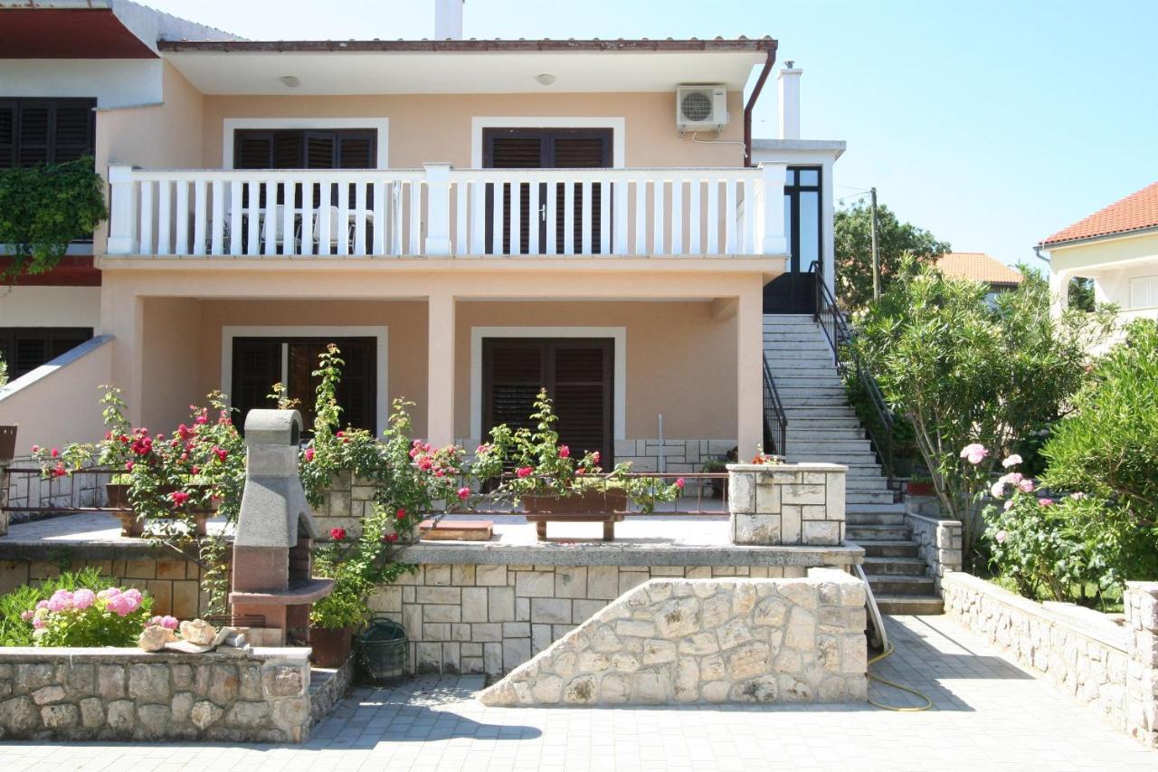 Apartments Grskovic G. Jesenovica Šilo Esterno foto