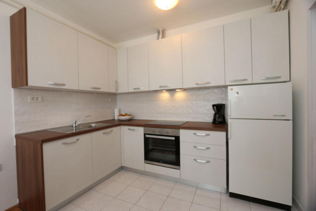 Apartments Grskovic G. Jesenovica Šilo Esterno foto