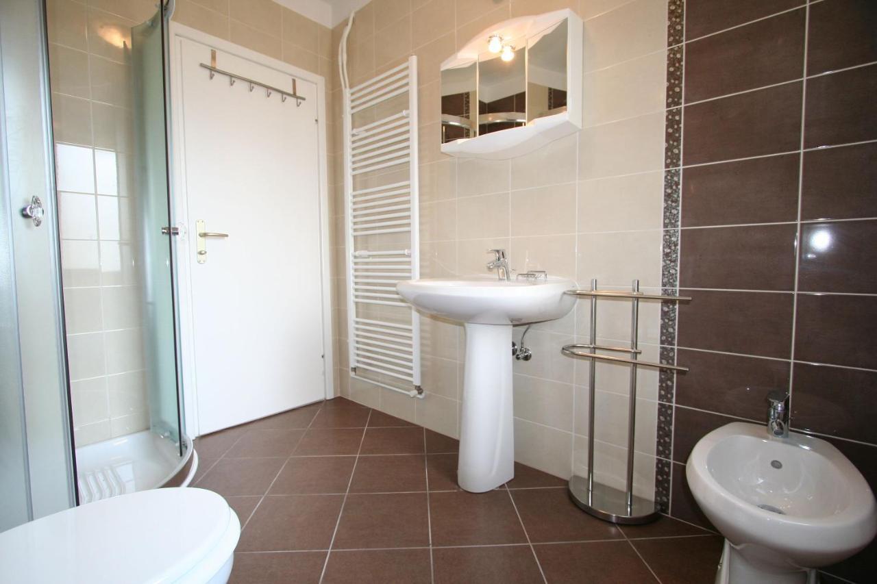 Apartments Grskovic G. Jesenovica Šilo Esterno foto